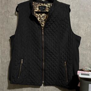 New Directions Black Quilted Vest with Leopard Lining